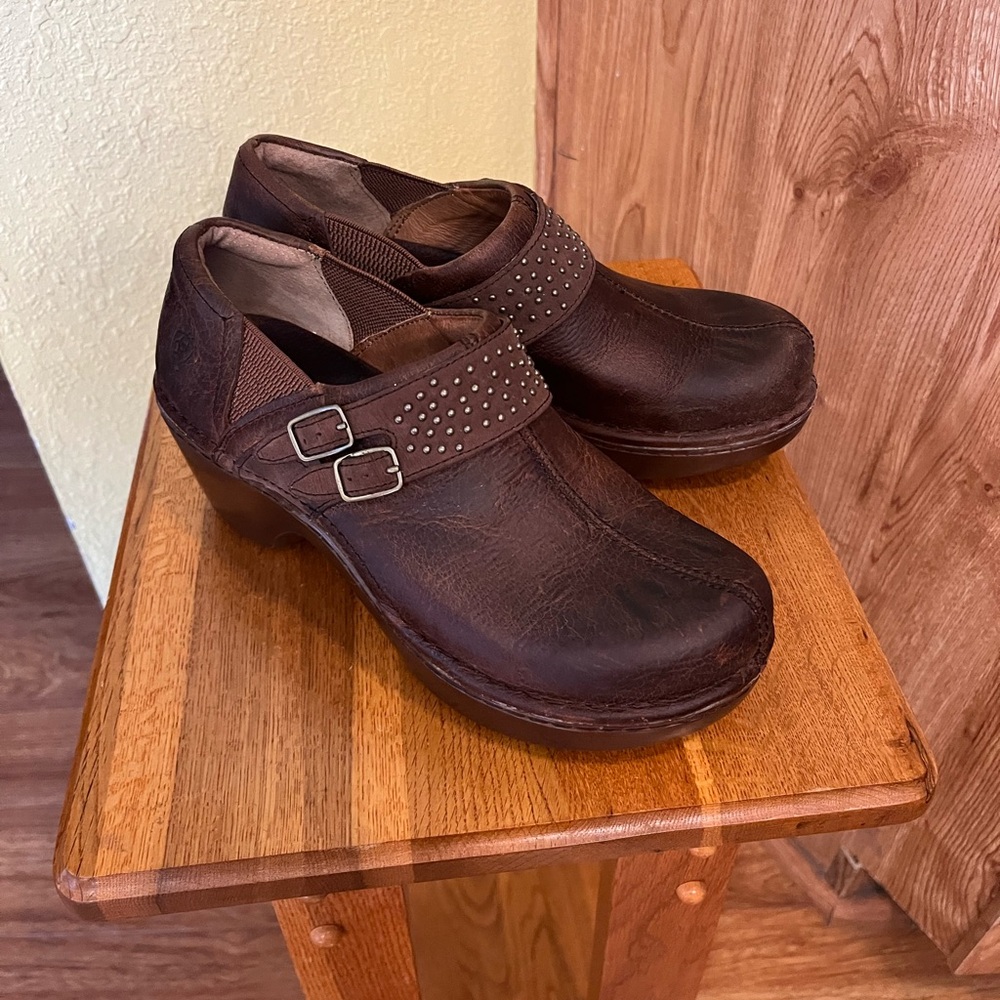 Women’s Ariat Dark Brown Leather Clogs with Studded Strap.  Size 8.5B